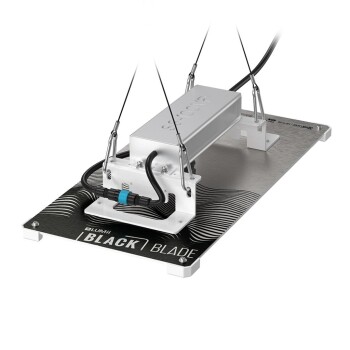 LUMii BLACK Blade LED Grow Light 100w for Growth