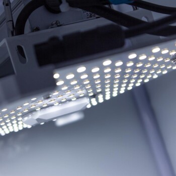 LUMii BLACK Blade LED Grow Light 100w for Growth